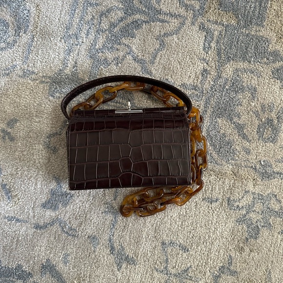 Gu_de Milky Brown Crocodile Pattern Handbag Carton Bag with Chain Strap - Picture 2 of 7